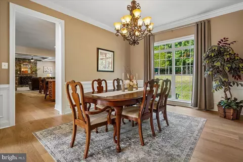 Dining - 22487 Pine Top Ct, Ashburn, VA 20148 photo 2 of 4