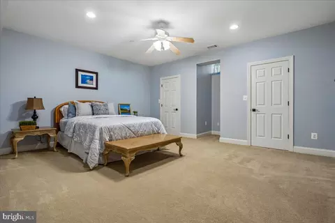 Bedroom - 22487 Pine Top Ct, Ashburn, VA 20148 photo 14 of 17