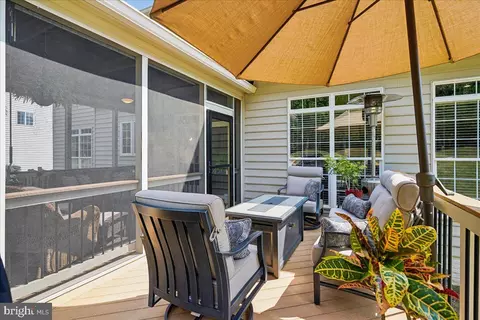 Exterior - 22487 Pine Top Ct, Ashburn, VA 20148 photo 6 of 9