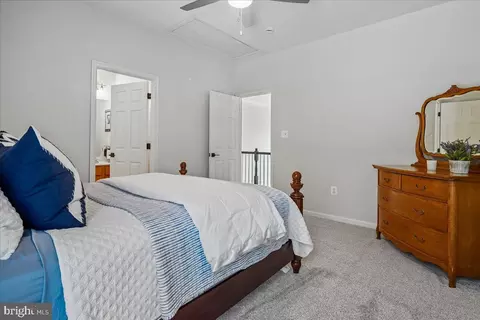 Bedroom - 22487 Pine Top Ct, Ashburn, VA 20148 photo 5 of 17