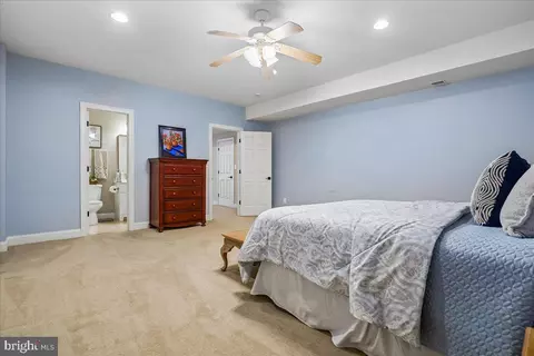Bedroom - 22487 Pine Top Ct, Ashburn, VA 20148 photo 16 of 17