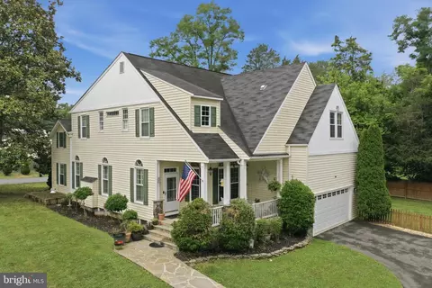 232 Maryland Ave, Hamilton, VA 20158