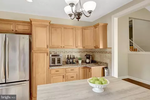 Kitchen - 254 E Juniper Ave E, Sterling, VA 20164 photo 4 of 4