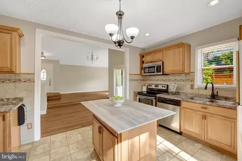 Kitchen - 254 E Juniper Ave E, Sterling, VA 20164 photo 3 of 4