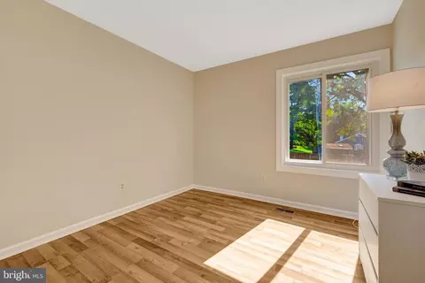 Bedroom - 254 E Juniper Ave E, Sterling, VA 20164 photo 6 of 7