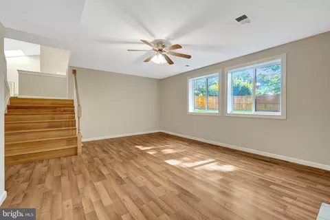 Living - 254 E Juniper Ave E, Sterling, VA 20164 photo 8 of 8