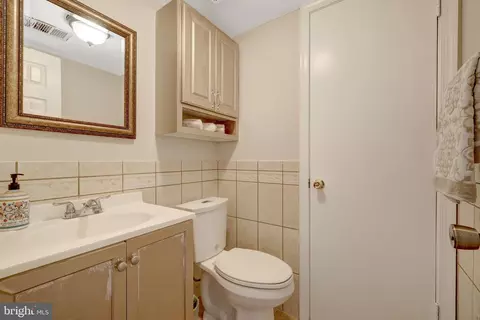 Bath - 254 E Juniper Ave E, Sterling, VA 20164 photo 1 of 5