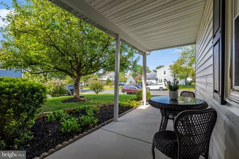 Exterior - 254 E Juniper Ave E, Sterling, VA 20164 photo 3 of 11