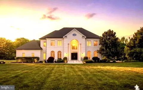 40163 Beacon Hill Dr, Leesburg, VA 20176