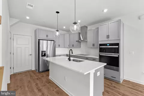 43841 Venetian Sq, Ashburn, VA 20147