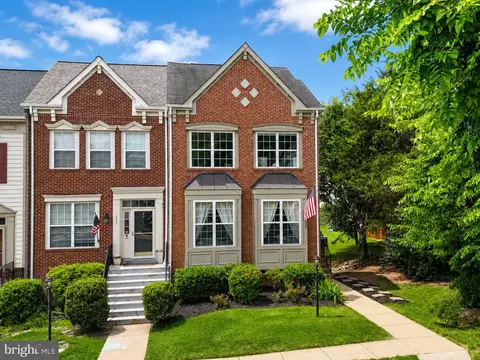 599 Edmonton Ter NE, Leesburg, VA 20176