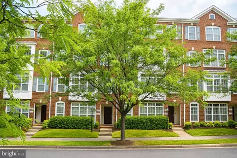 19283 Winmeade Dr, Leesburg, VA 20176