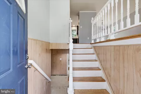 Entry Way - 403 E Laurel Ave, Sterling, VA 20164 photo 1 of 2