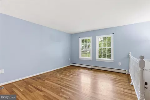 Living - 403 E Laurel Ave, Sterling, VA 20164 photo 1 of 4
