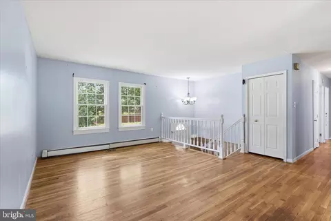 Living - 403 E Laurel Ave, Sterling, VA 20164 photo 3 of 4