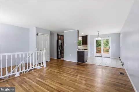 Living - 403 E Laurel Ave, Sterling, VA 20164 photo 4 of 4