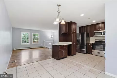 Entry Way - 403 E Laurel Ave, Sterling, VA 20164 photo 2 of 2