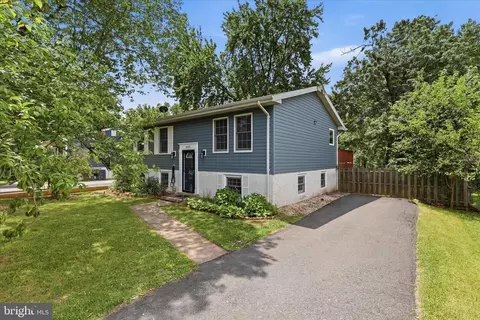 Exterior - 403 E Laurel Ave, Sterling, VA 20164 photo 1 of 8