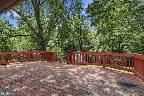 Exterior - 403 E Laurel Ave, Sterling, VA 20164 photo 4 of 8