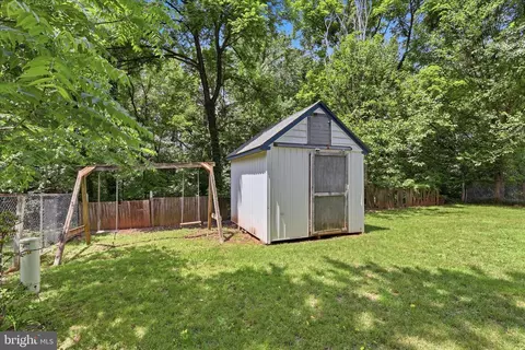 Exterior - 403 E Laurel Ave, Sterling, VA 20164 photo 6 of 8