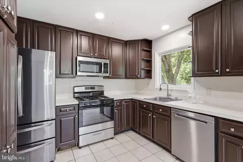 Kitchen - 403 E Laurel Ave, Sterling, VA 20164 photo 2 of 2