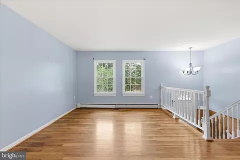 Living - 403 E Laurel Ave, Sterling, VA 20164 photo 2 of 4
