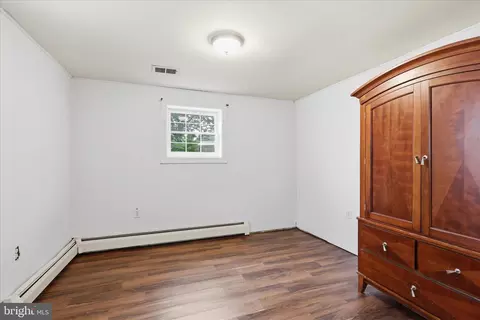 Bedroom - 403 E Laurel Ave, Sterling, VA 20164 photo 5 of 5