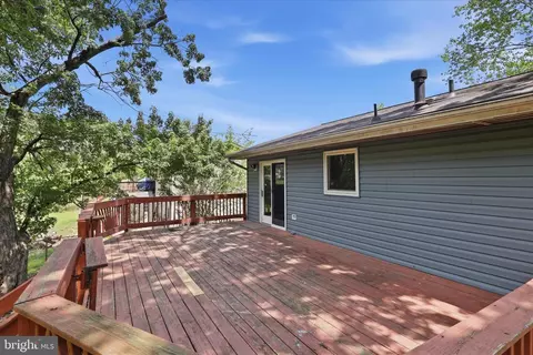 Exterior - 403 E Laurel Ave, Sterling, VA 20164 photo 3 of 8