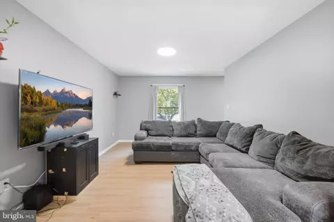 1072 Tottenham Ct, Sterling, VA 20164 photo 8