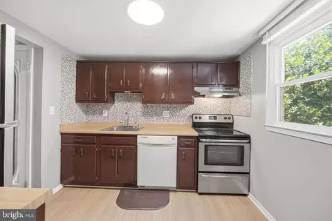 1072 Tottenham Ct, Sterling, VA 20164 photo 11