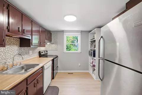 1072 Tottenham Ct, Sterling, VA 20164 photo 13