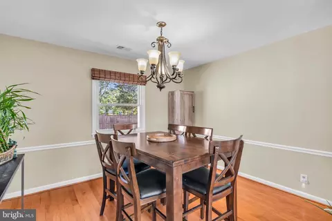 Dining - 101 W Beech Rd, Sterling, VA 20164 photo 3 of 3