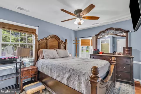 Bedroom - 101 W Beech Rd, Sterling, VA 20164 photo 1 of 7