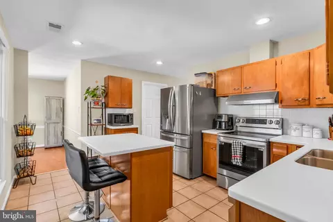 Kitchen - 101 W Beech Rd, Sterling, VA 20164 photo 3 of 5