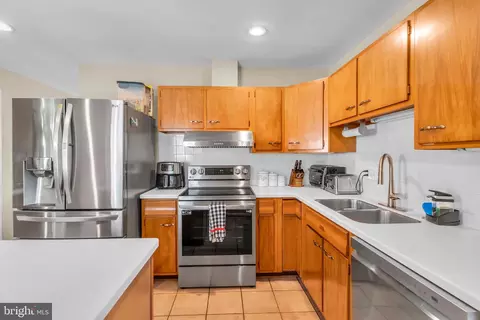Kitchen - 101 W Beech Rd, Sterling, VA 20164 photo 4 of 5