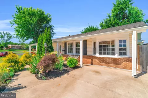 101 W Beech Rd, Sterling, VA 20164