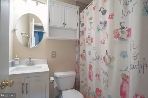 Bath - 101 W Beech Rd, Sterling, VA 20164 photo 3 of 3