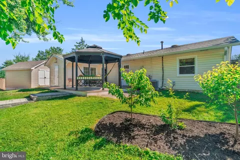Exterior - 101 W Beech Rd, Sterling, VA 20164 photo 6 of 8