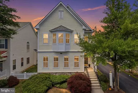 17551 Lethridge Cir, Round Hill, VA 20141