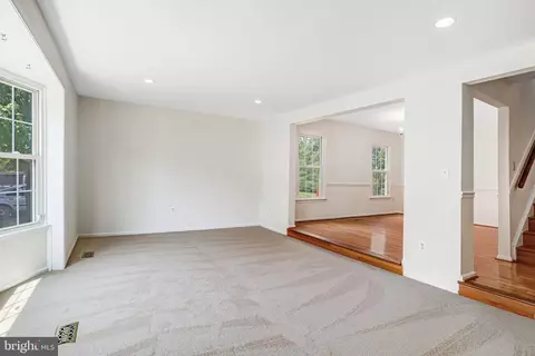 Living - 124 Environs Rd, Sterling, VA 20165 photo 6 of 11