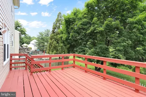 Exterior - 124 Environs Rd, Sterling, VA 20165 photo 7 of 10