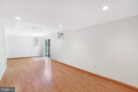 Living - 124 Environs Rd, Sterling, VA 20165 photo 11 of 11