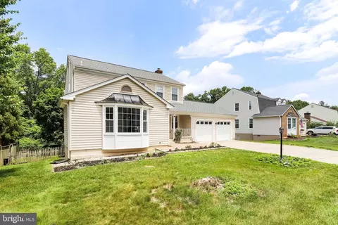 Exterior - 124 Environs Rd, Sterling, VA 20165 photo 4 of 10