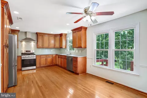 Kitchen - 124 Environs Rd, Sterling, VA 20165 photo 3 of 4