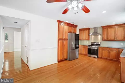 Entry Way - 124 Environs Rd, Sterling, VA 20165 photo 3 of 8