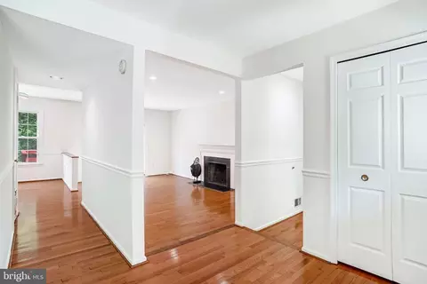 Entry Way - 124 Environs Rd, Sterling, VA 20165 photo 4 of 8