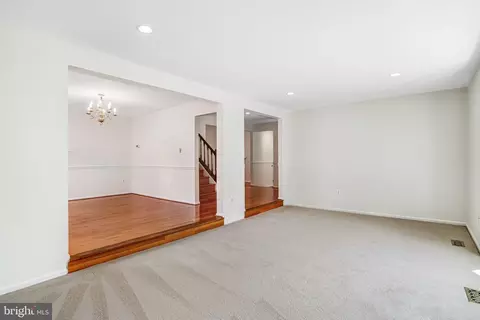 Living - 124 Environs Rd, Sterling, VA 20165 photo 7 of 11