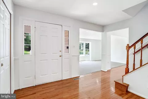 Entry Way - 124 Environs Rd, Sterling, VA 20165 photo 2 of 8