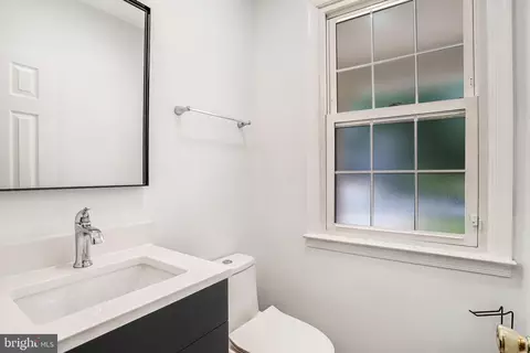 Entry Way - 124 Environs Rd, Sterling, VA 20165 photo 5 of 8