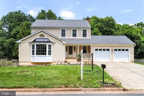 Exterior - 124 Environs Rd, Sterling, VA 20165 photo 2 of 10